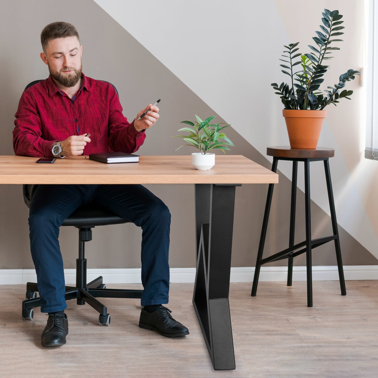 Pieds en métal pour table triangulaire L (65 x 71 cm) – Design industriel robuste