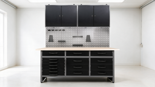 Pack de Trabajo Profesional de Metallmobell: banco de trabajo con cajones y armarios murales con cerradura en un taller ordenado